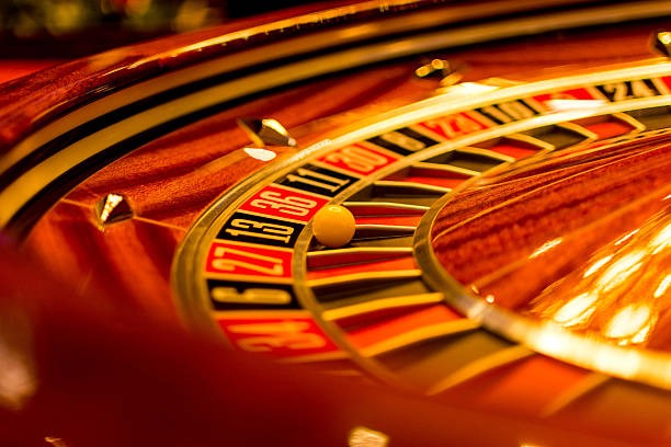 hqtoto live casino table with professional dealers